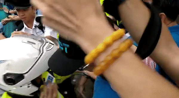 Police allowing gangsters to assault citizens with no consequences