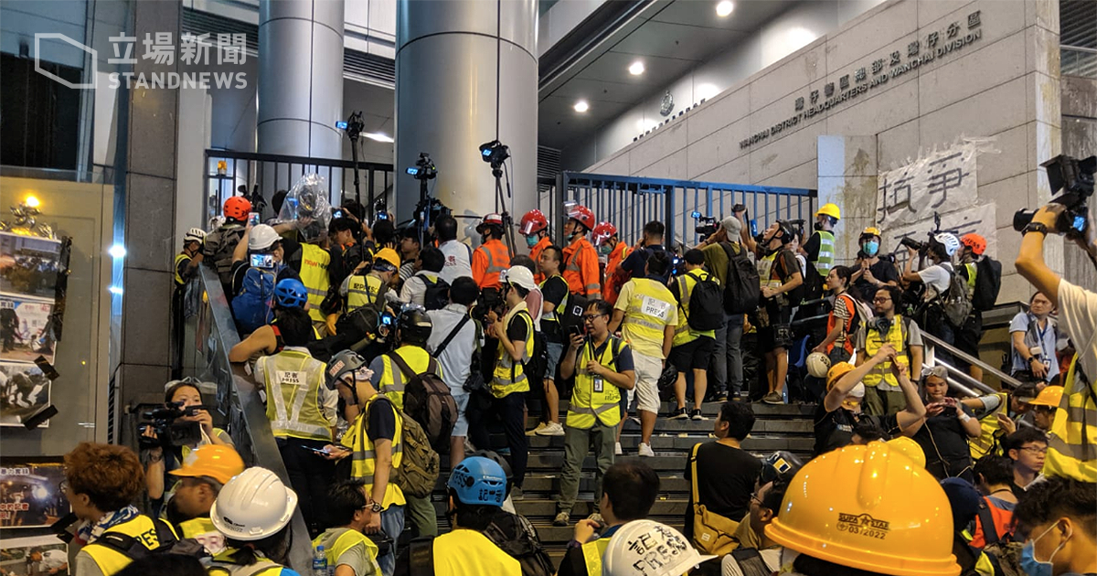 HKPF Headquarters staff abuse ambulance service, left hospital as soon as they arrived