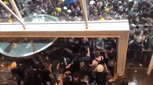 Police deployed Teargas and flanked protesters, risking stampede in the peaceful rally