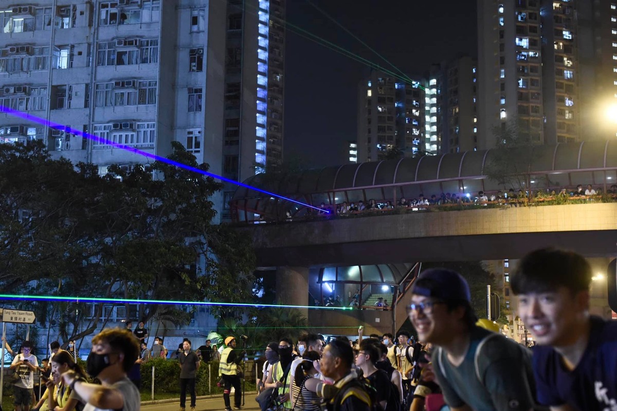 2019.08.24 觀塘大遊行 有示威者被橡膠子彈射中眼