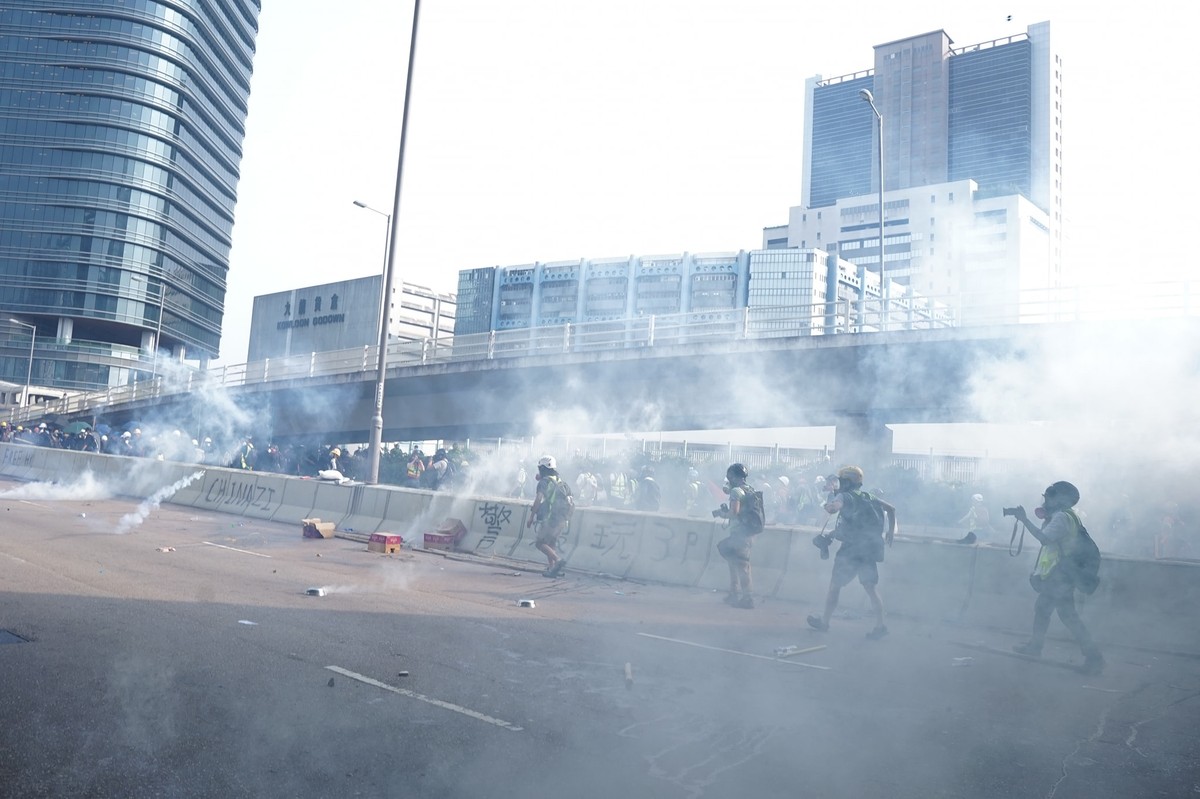 2019.08.24 觀塘大遊行 有示威者被橡膠子彈射中眼