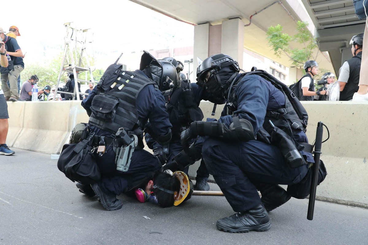 2019.08.24 觀塘大遊行 有示威者被橡膠子彈射中眼