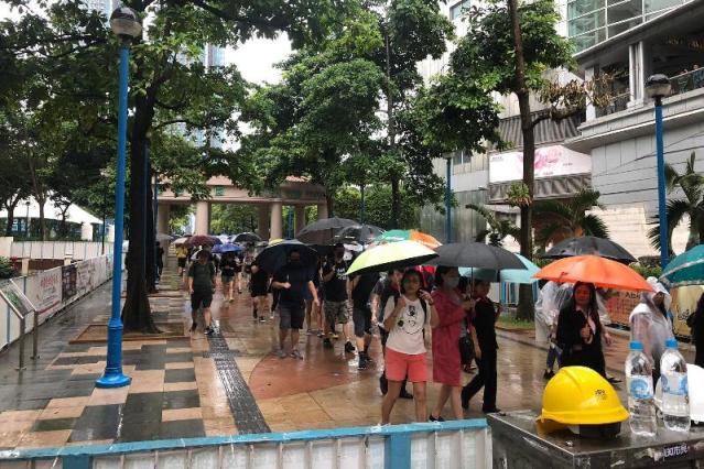 圍困和平集會 阻礙疏散