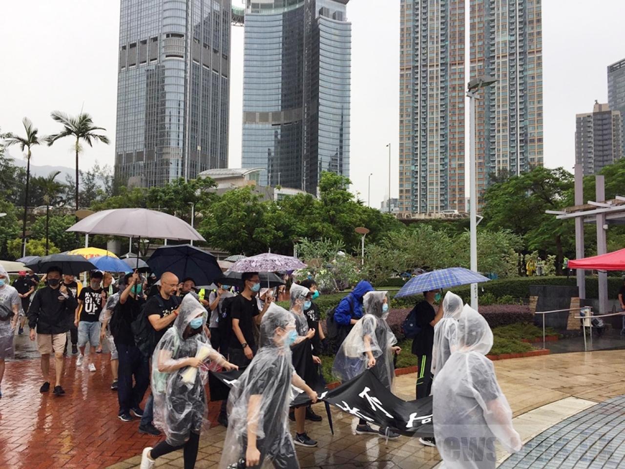 圍困和平集會 阻礙疏散