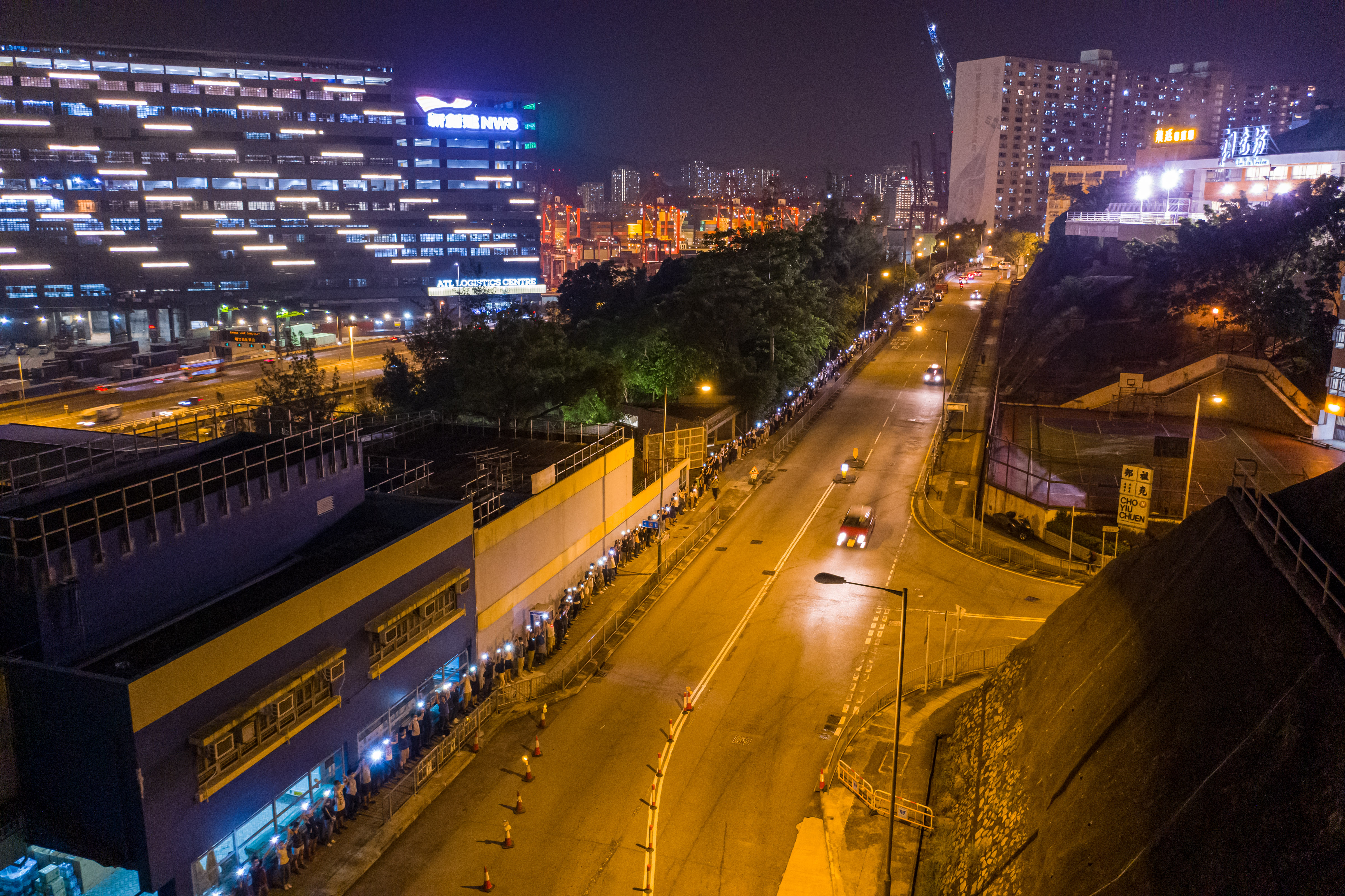 2019.08.23 バルト三国の経験をモデルに 十万人が港の両岸に「香港の道」を作る