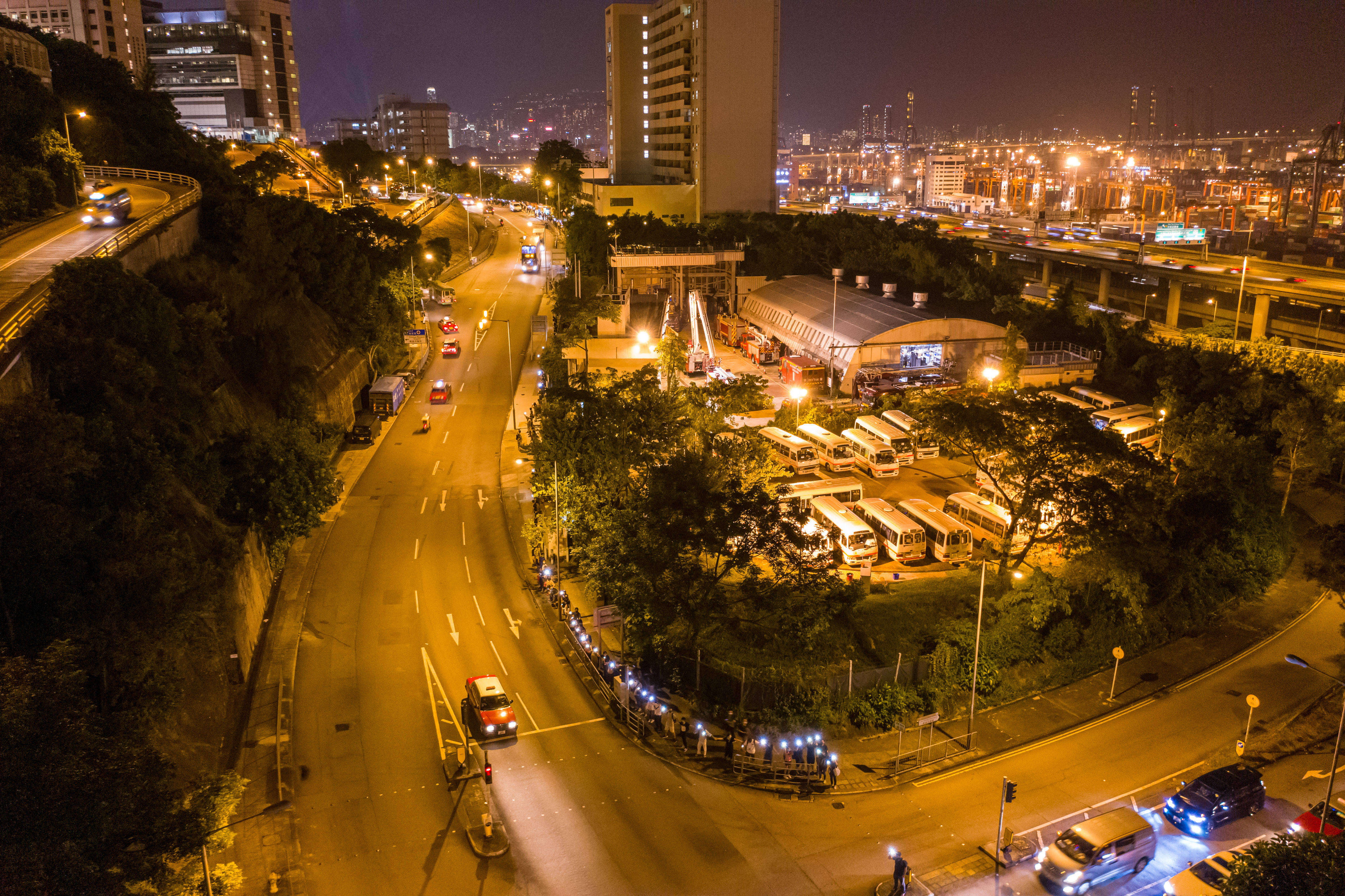 2019.08.23 バルト三国の経験をモデルに 十万人が港の両岸に「香港の道」を作る