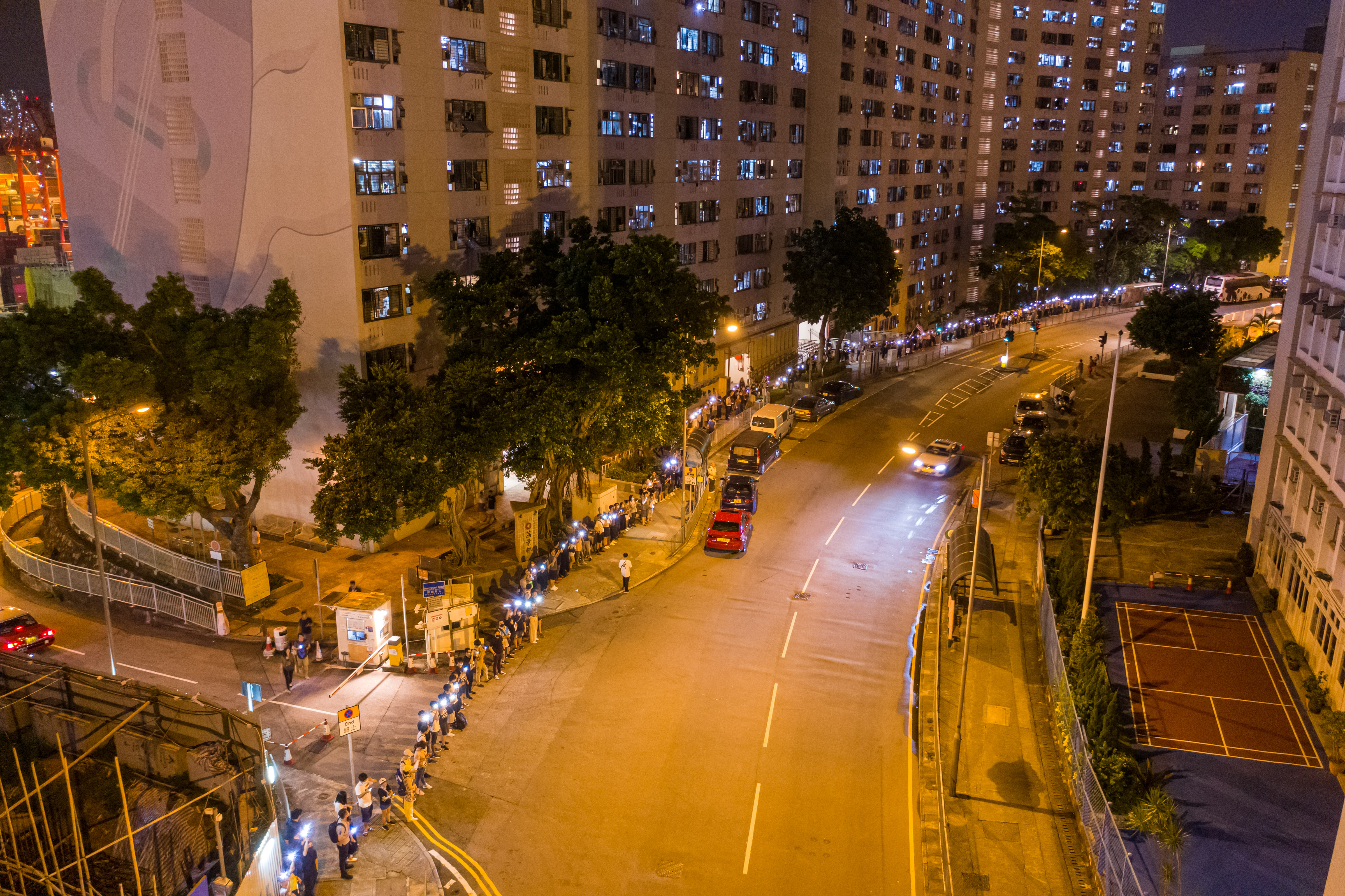 2019.08.23 バルト三国の経験をモデルに 十万人が港の両岸に「香港の道」を作る