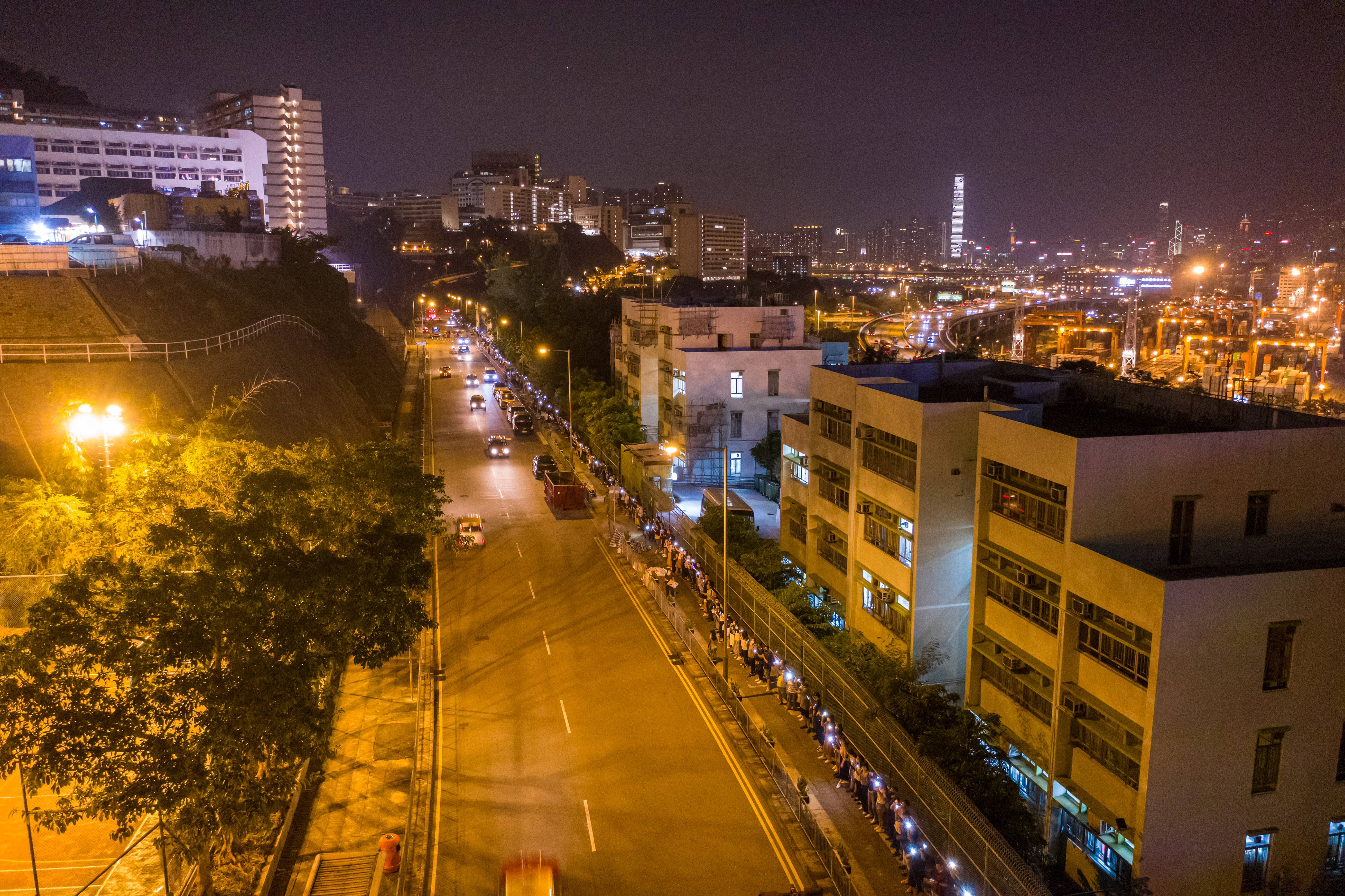 2019.08.23 バルト三国の経験をモデルに 十万人が港の両岸に「香港の道」を作る