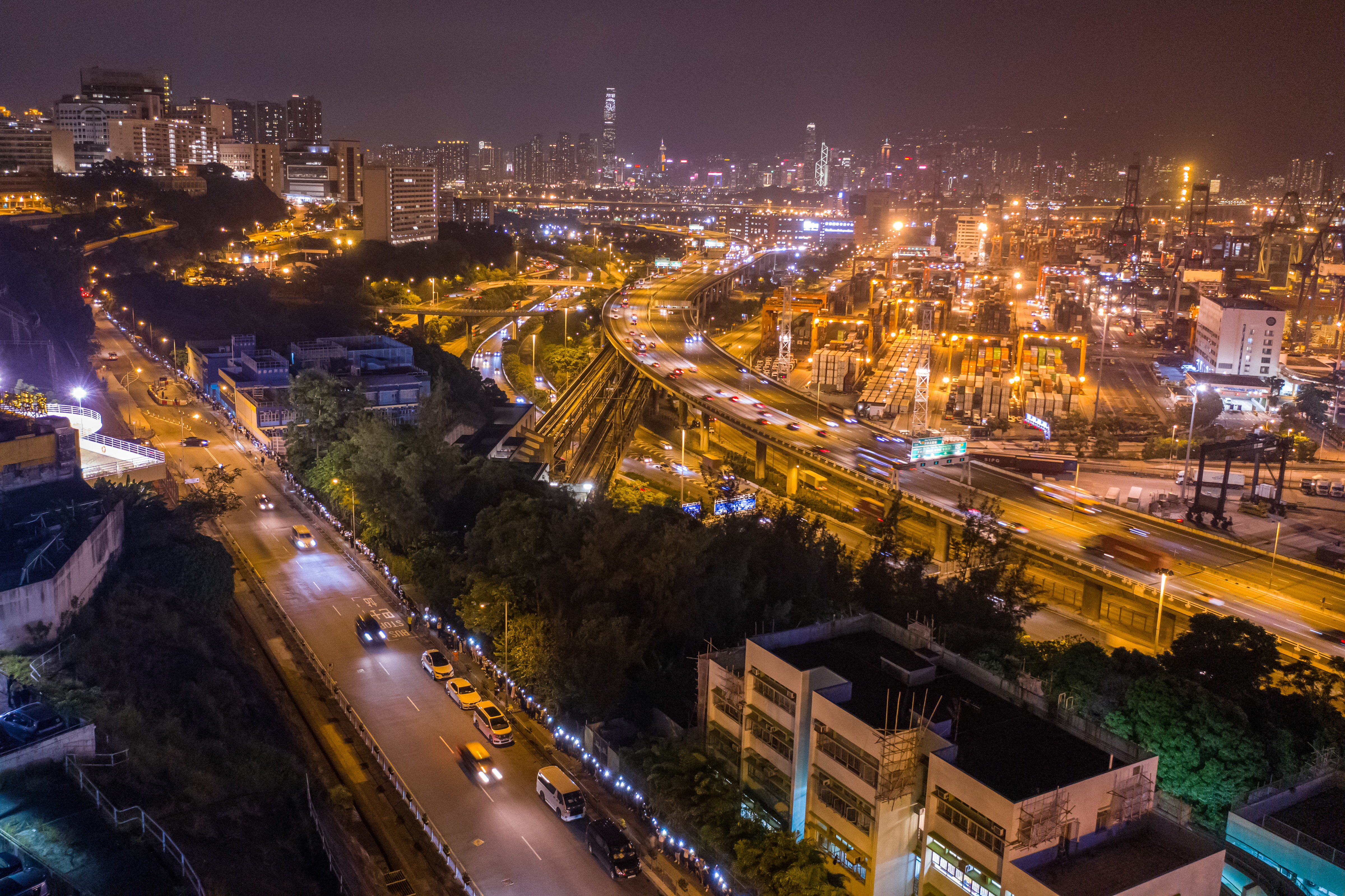 2019.08.23 バルト三国の経験をモデルに 十万人が港の両岸に「香港の道」を作る