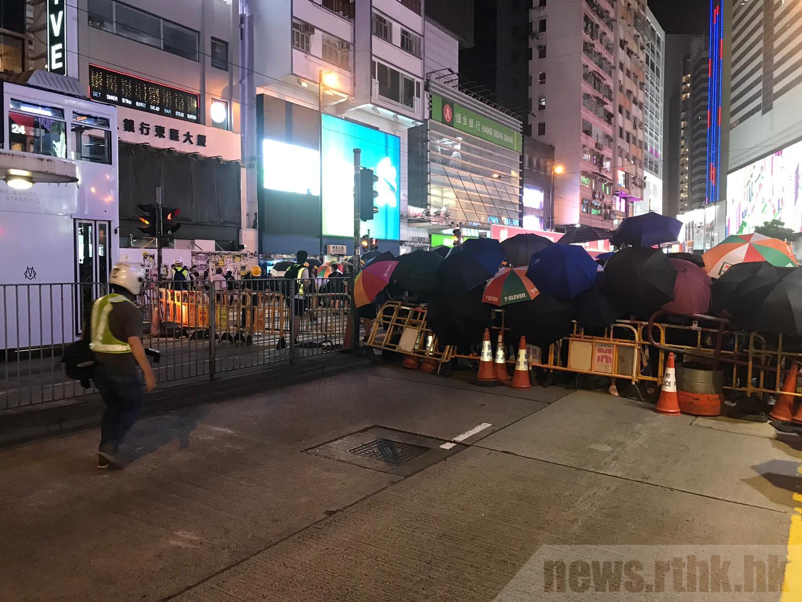 2019.08.04 주거지역에 최루탄 발포 (Sai Wan와 코즈웨이 베이에 발포)