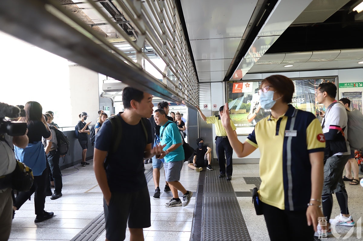 2019.08.24 觀塘大遊行 有示威者被橡膠子彈射中眼