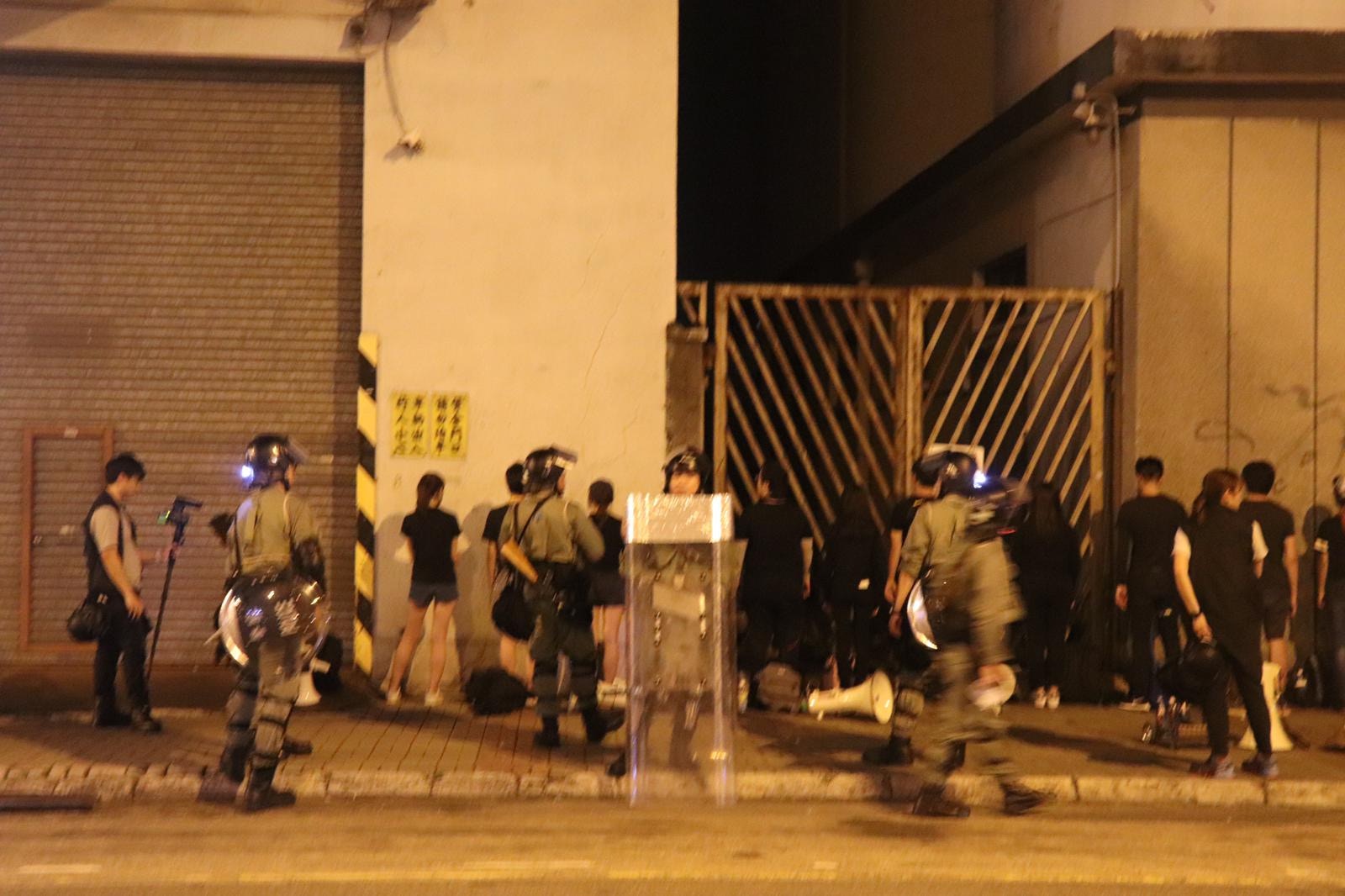 2019.08.24 觀塘大遊行 有示威者被橡膠子彈射中眼