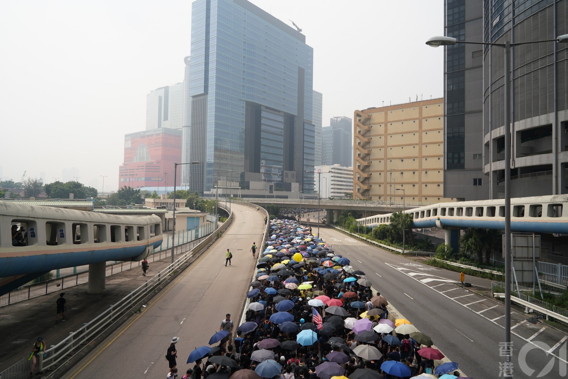 2019.08.24 觀塘大遊行 有示威者被橡膠子彈射中眼