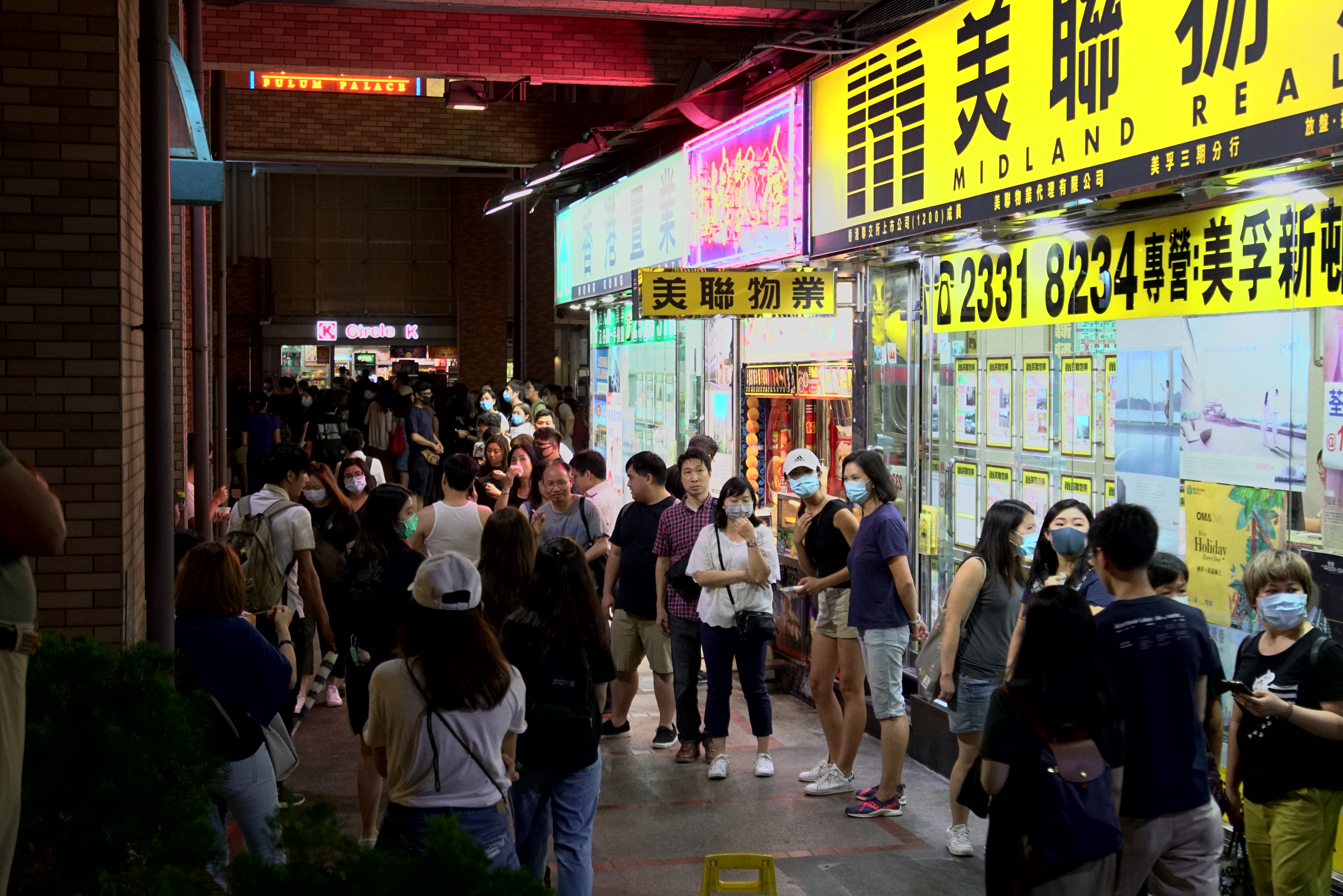 2019.08.23 バルト三国の経験をモデルに 十万人が港の両岸に「香港の道」を作る