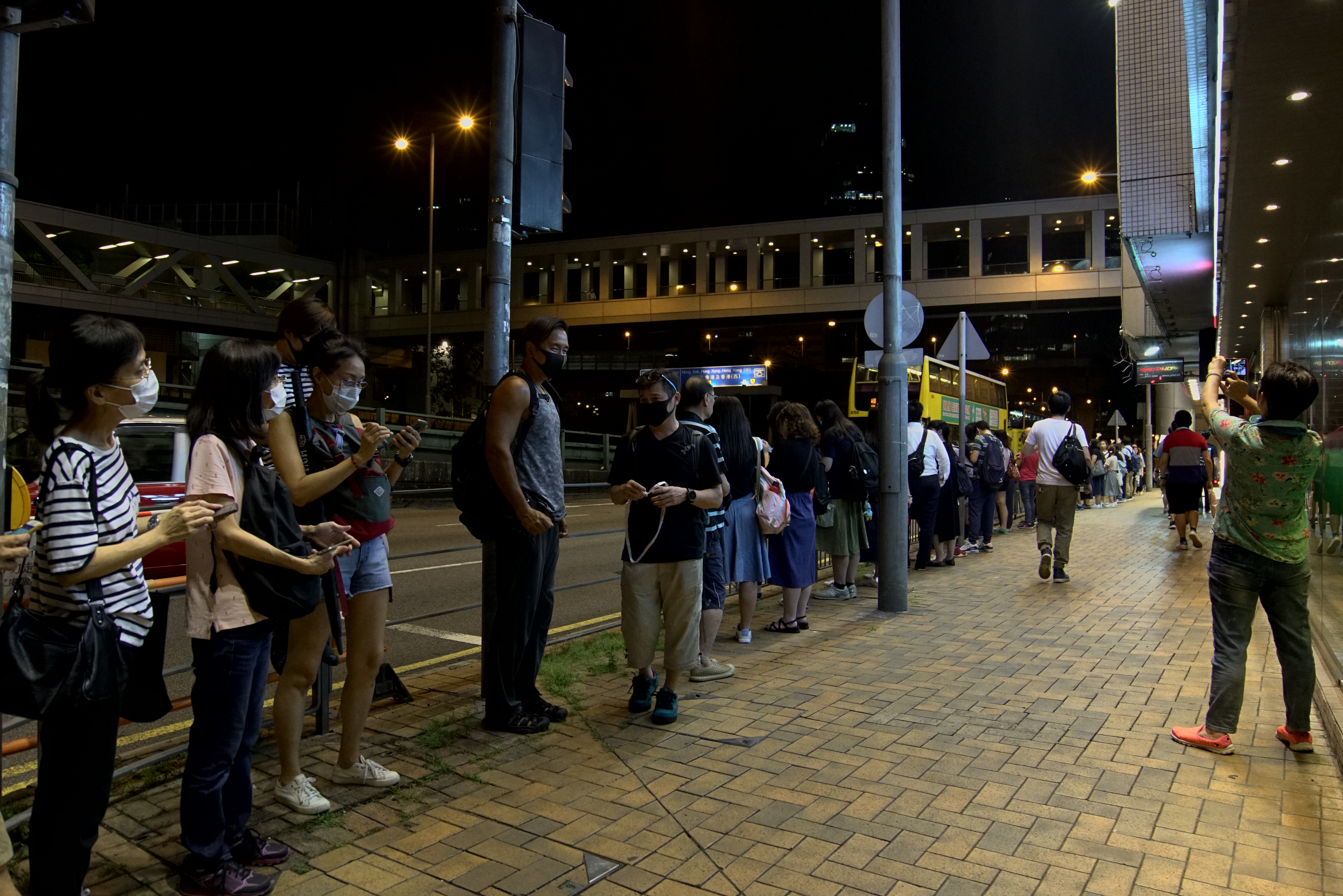 2019.08.23 バルト三国の経験をモデルに 十万人が港の両岸に「香港の道」を作る