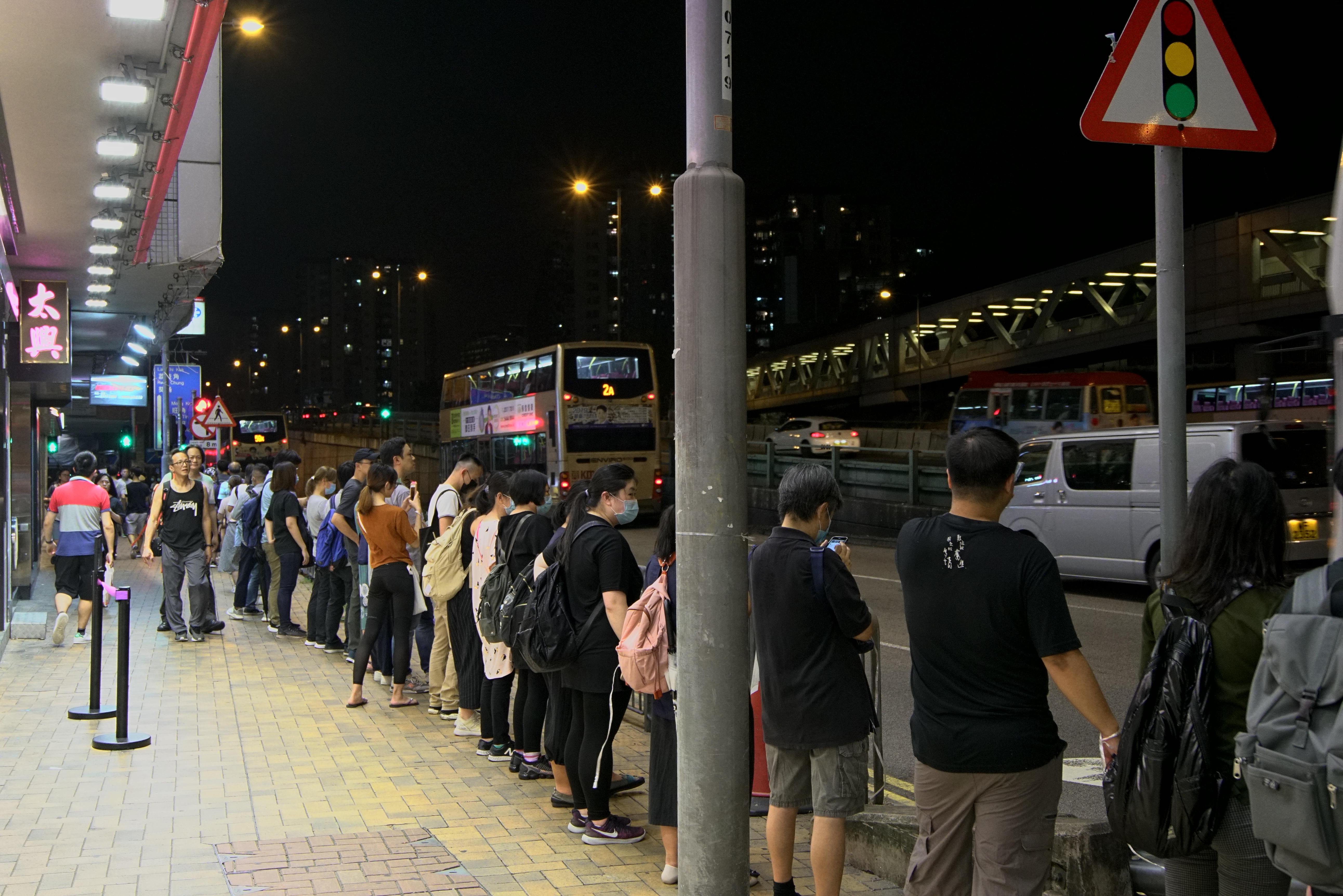 2019.08.23 バルト三国の経験をモデルに 十万人が港の両岸に「香港の道」を作る