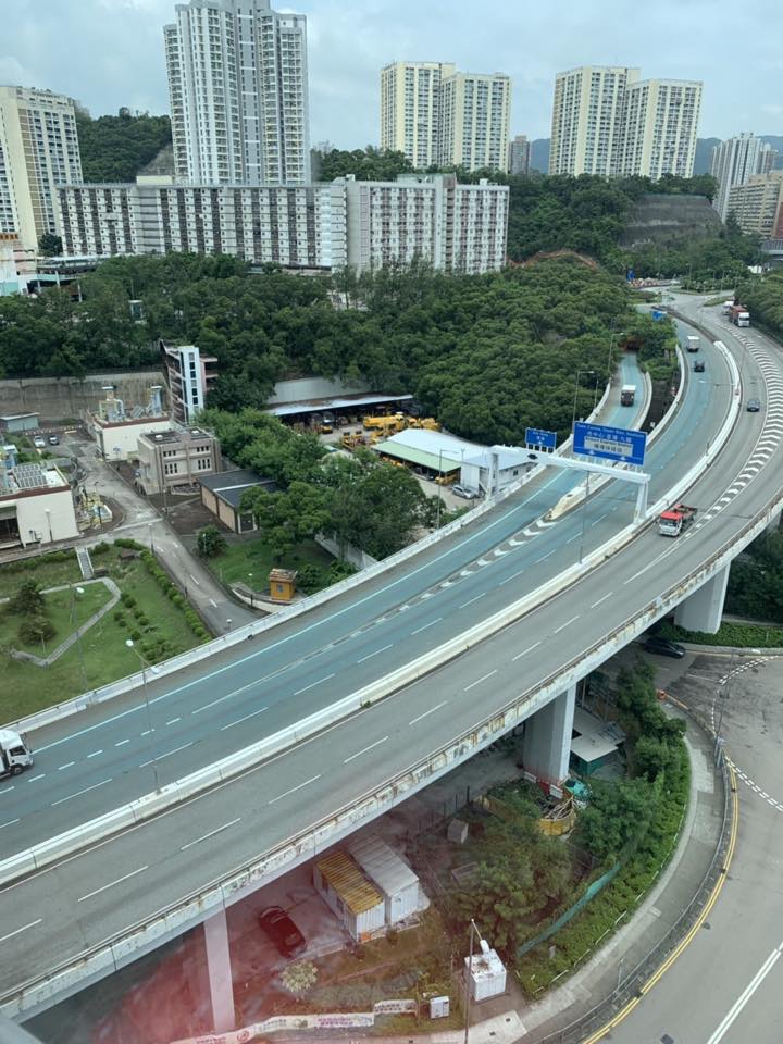 水炮車染色水污染道路