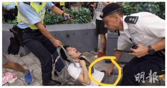 警員抓揑被捕人士下體