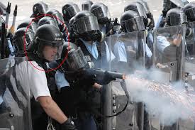 指揮官命令警員向示威者及胡志偉議員開槍