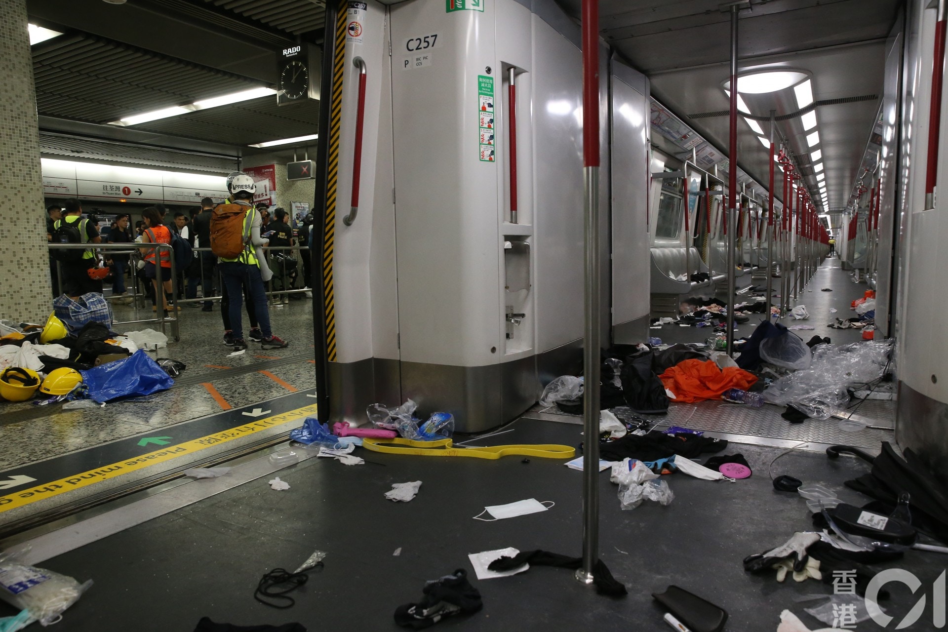 2019.08.31 速龍小隊闖進太子站用警棍毆打市民 阻止傷者接受治療