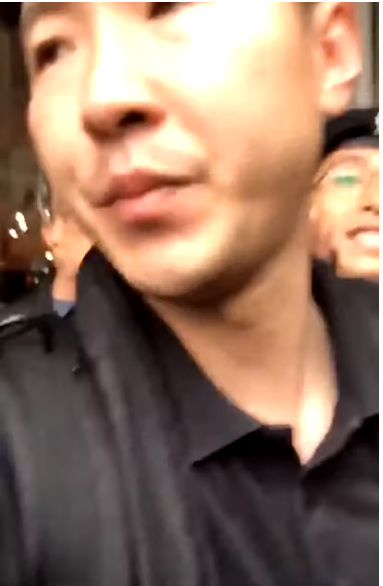 Police Not Wearing Warrant Card and Refusing to Show It