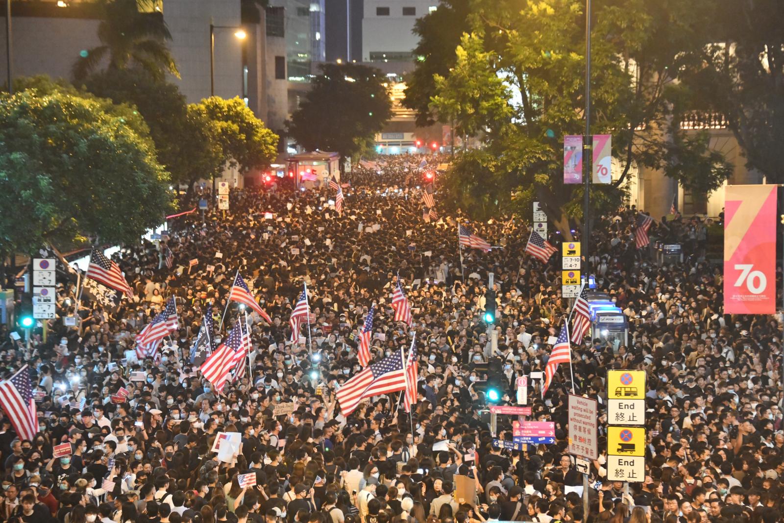 2019.10.14 十三萬人擠中環促美通過港人權法