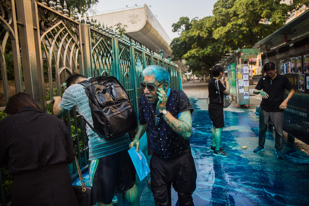 2019.10.21 警方水炮直射水炮染藍清真寺 市民自發清理