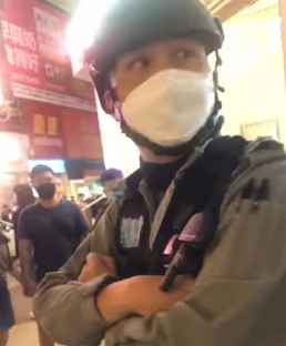 20200322 A riot police officer (PTU) provokes and insults civilians waiting to cross the road for no reason