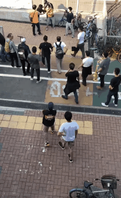 Blue ribbon fanatics who support Article 23 assaulting dissenting passers-by whose cell phones were thrown and damaged and yet no one was arrested