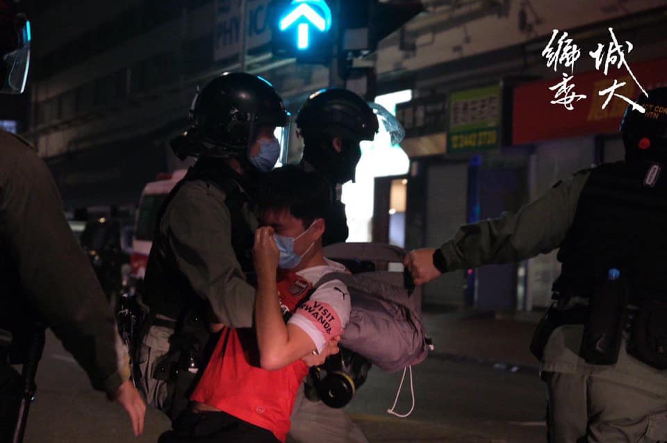 20190921 Tuen Mun district councillor, who got pepper sprayed on the pavement and scolded Riot Police (PTU), was arrested and dragged down to the road