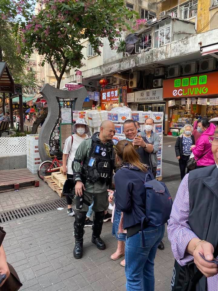 “Bald sergeant” pose with supporters at Support Article 23 Event, violating police general political neutrality and pose with fugitive from assault