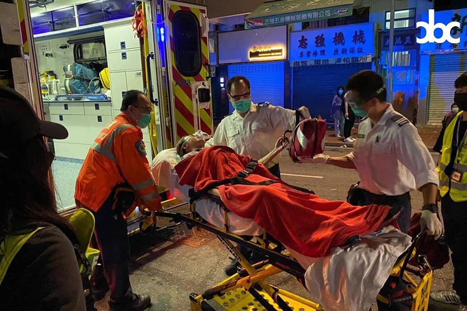 Chinese University reporter hit by pepper spray four times. She convulsed, fainted and was sent to hospital