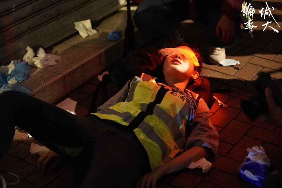 Chinese University reporter hit by pepper spray four times. She convulsed, fainted and was sent to hospital