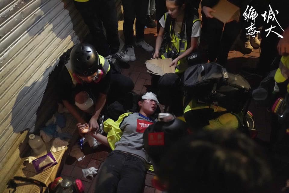 Chinese University reporter hit by pepper spray four times. She convulsed, fainted and was sent to hospital