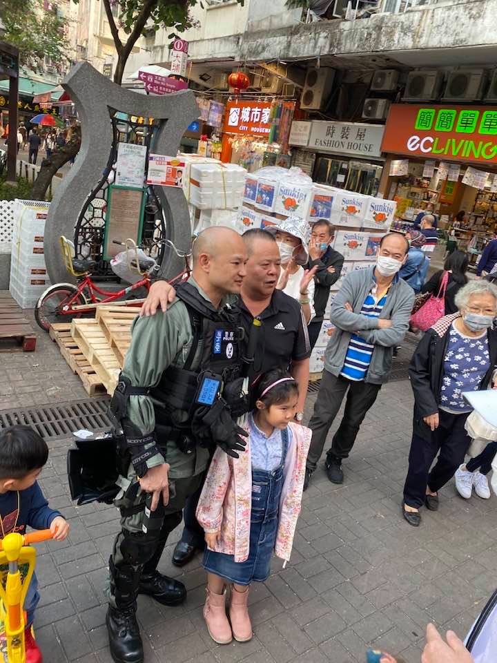 “Bald sergeant” pose with supporters at Support Article 23 Event, violating police general political neutrality and pose with fugitive from assault