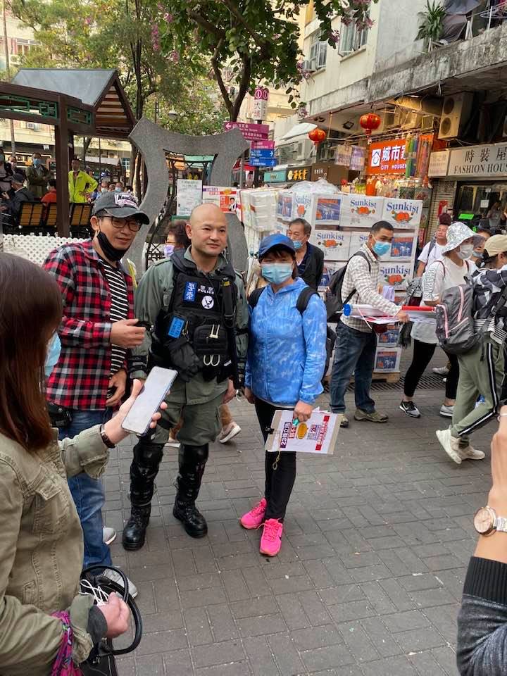 “Bald sergeant” pose with supporters at Support Article 23 Event, violating police general political neutrality and pose with fugitive from assault