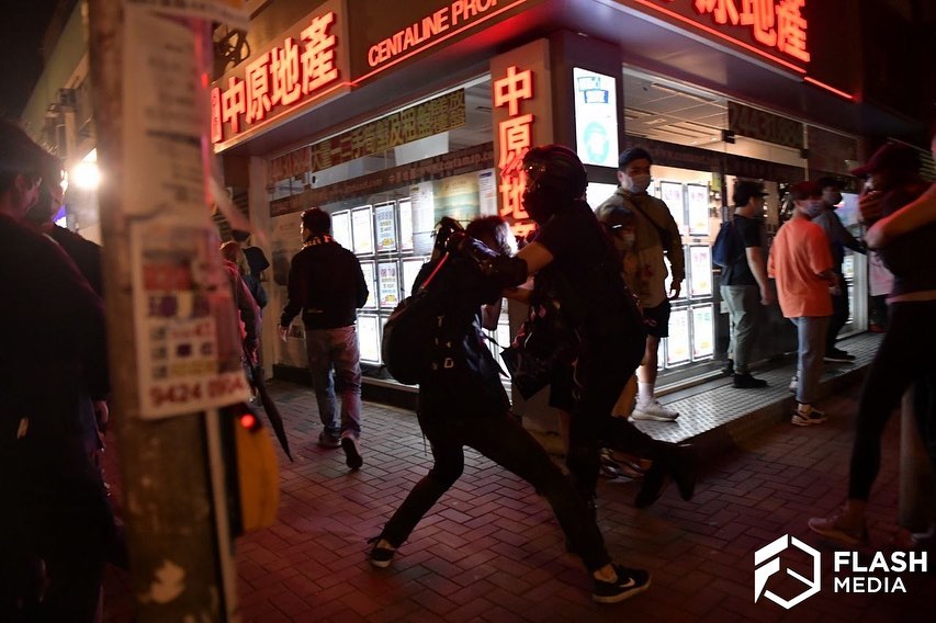 20200321 Raptor (STS) rushed forward and subdued a few civilians; A man in a grey T-shirt was dragged away