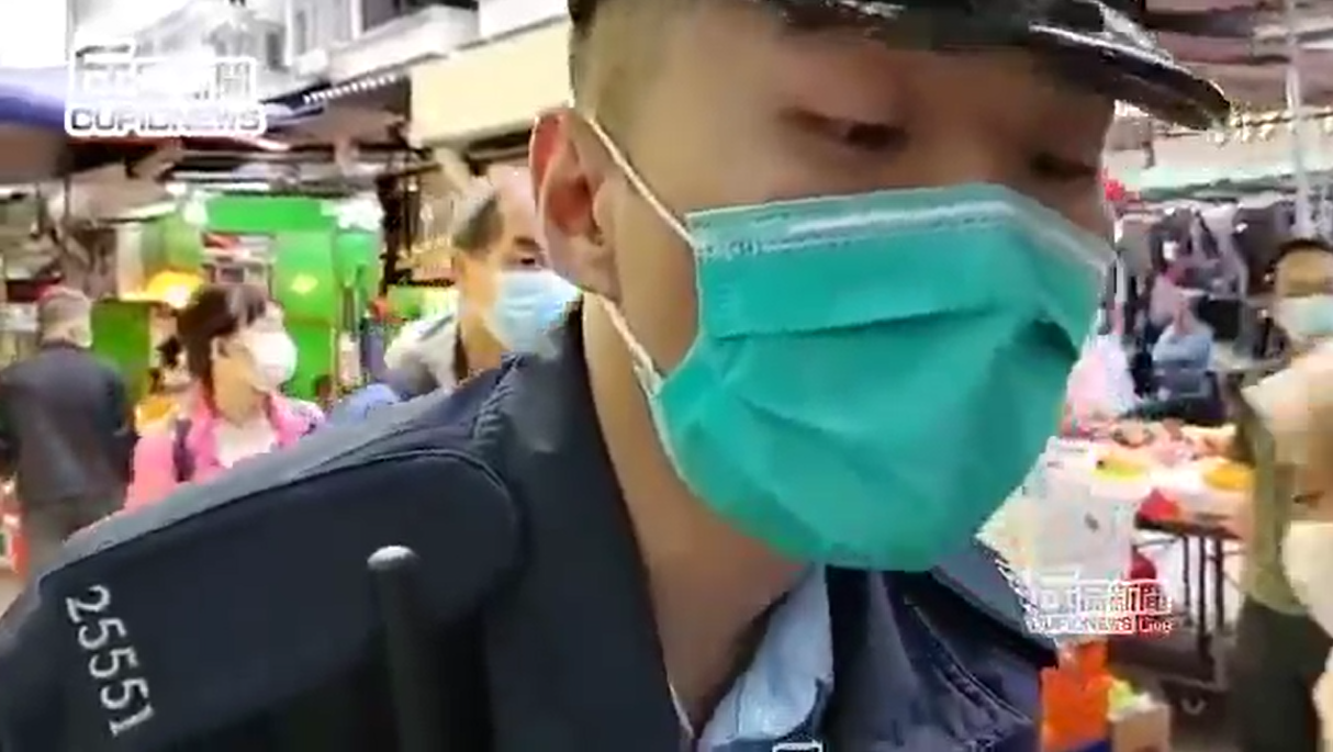 Personal information of a live broadcasting reporter disclosed by policemen intentionally in a stop and search