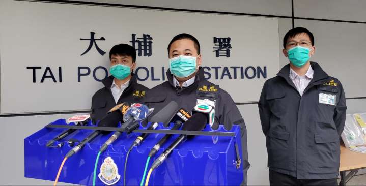 0331 arson attack at Tai Po police station: Police officer talk with a teenager for an hour before arrest