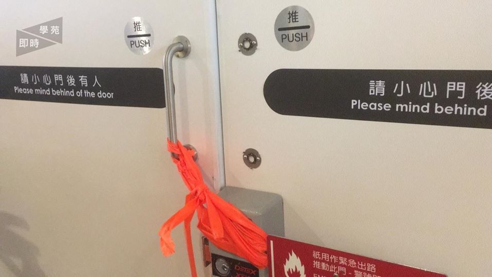 Riot police leave after vandalizing mall door handles during dispersal