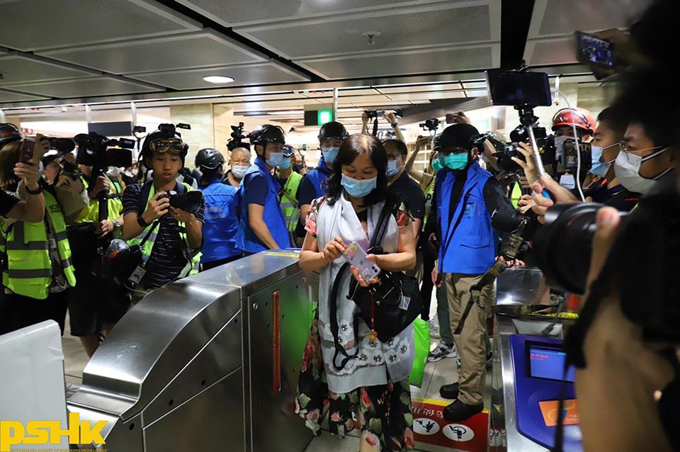 Blue Ribbon Fanatic grabbed a reporter’s phone, assaulted a citizen in front of police officers, who turned a blind eye and escorted her away