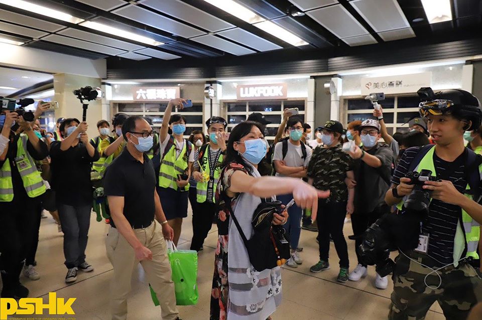 Blue Ribbon Fanatic grabbed a reporter’s phone, assaulted a citizen in front of police officers, who turned a blind eye and escorted her away