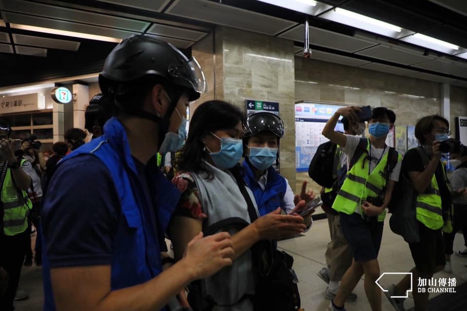 Blue Ribbon Fanatic grabbed a reporter’s phone, assaulted a citizen in front of police officers, who turned a blind eye and escorted her away