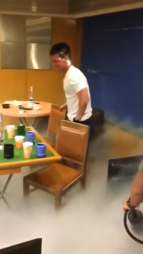 懲教署職員監獄休息室飲酒聚賭玩滅火筒