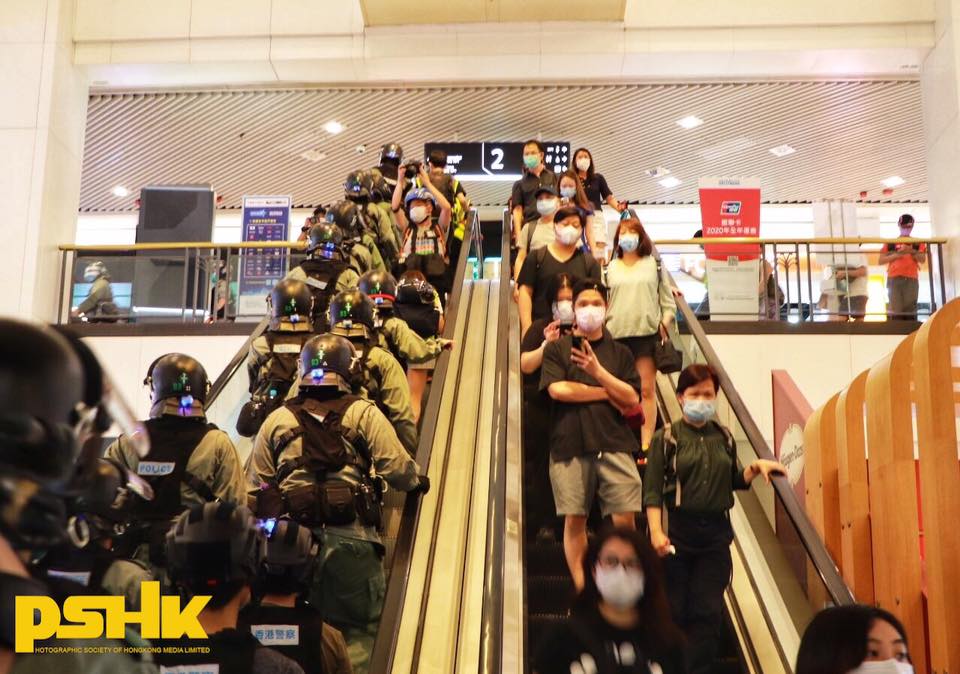 防暴強闖荷李活廣場 老屈譚文豪等6人違反「限聚令」不果