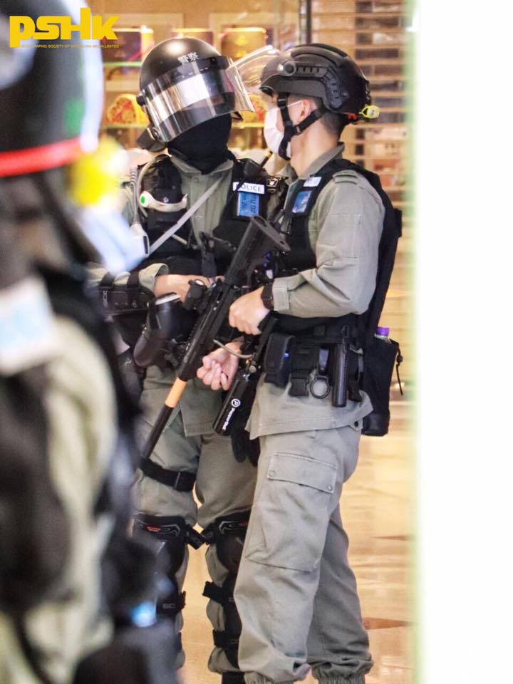 防暴強闖荷李活廣場 老屈譚文豪等6人違反「限聚令」不果