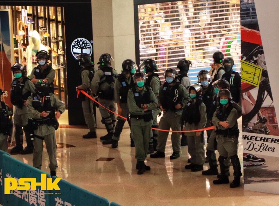 防暴強闖荷李活廣場 老屈譚文豪等6人違反「限聚令」不果