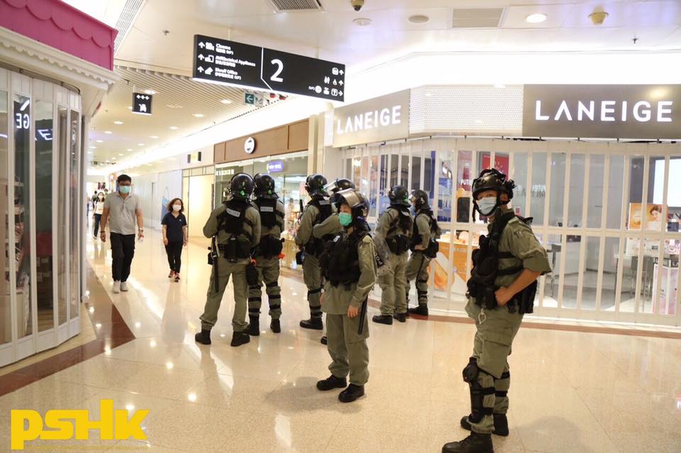 防暴強闖荷李活廣場 老屈譚文豪等6人違反「限聚令」不果