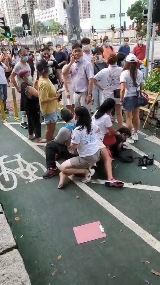 “Hong Kong Coalition” volunteers attack passers-by, Police say volunteers have legal rights