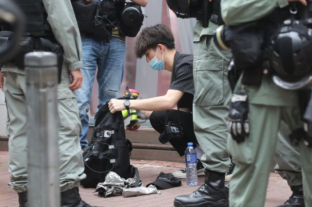 Police requests to delete photos taken by journalist, alleged Hong Kong has personality rights, threatens reporter will be sued